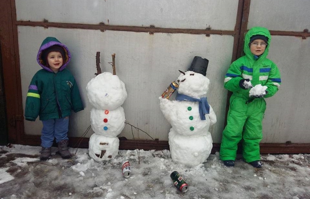 Закарпатці та угорці змагаються, хто зліпить найкреативнішого сніговика - фото 4