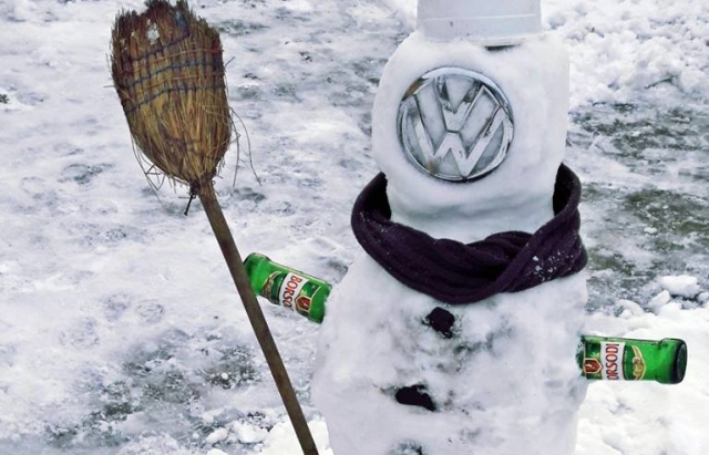 Закарпатці та угорці змагаються, хто зліпить найкреативнішого сніговика - фото 2