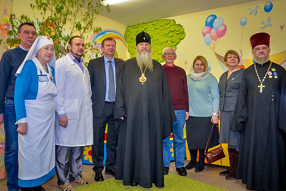 На Росії митрополит подарував онкохворим дітям ікону, щоб вони помирали "з посмішкою" - фото 1