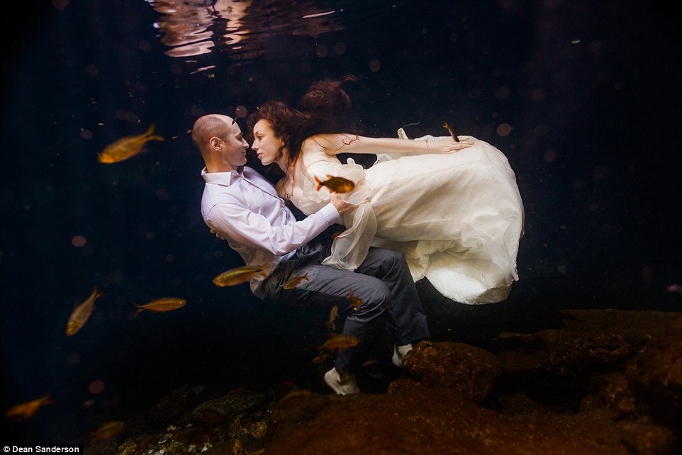 Як наречених знімають під водою - фото 1