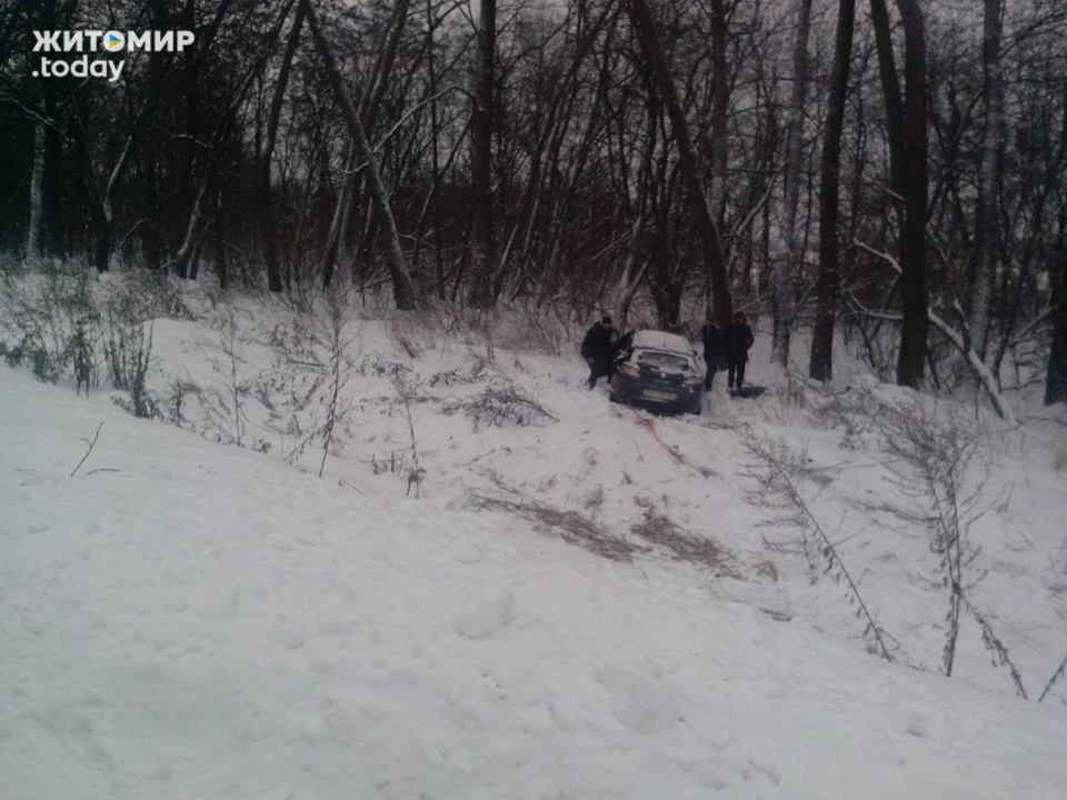 На Житомирщині зіткнулися 14 машин - фото 4