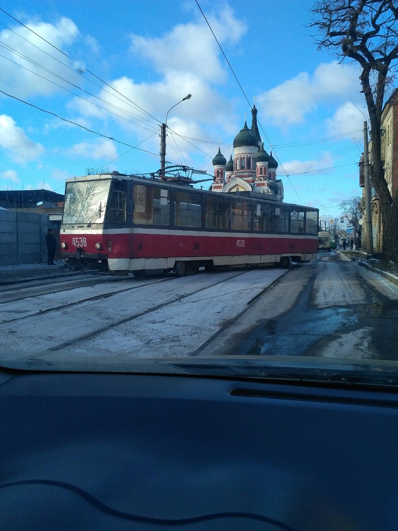 У Харкові трамвай не втримався на рейках (ФОТО)  - фото 1