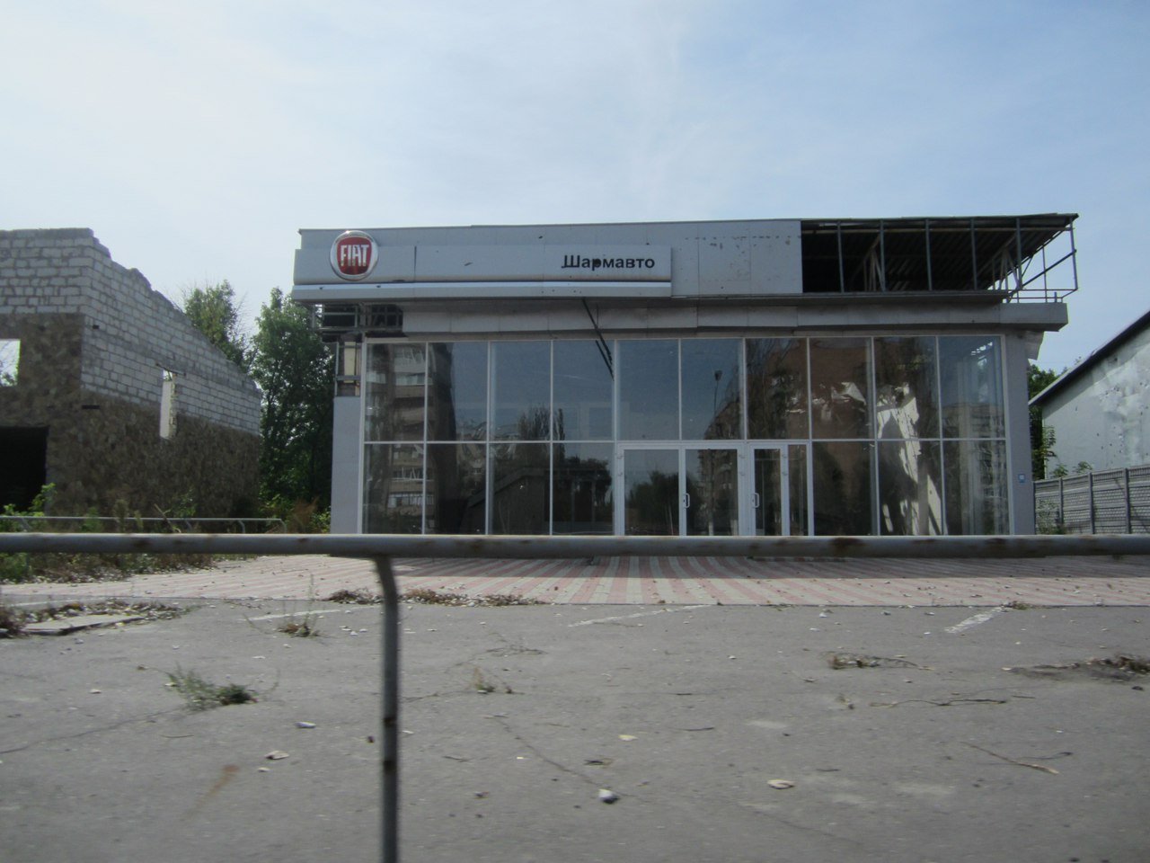 Окупований Луганськ: вибиті вікна, чистота і порожнеча (ФОТО) - фото 5