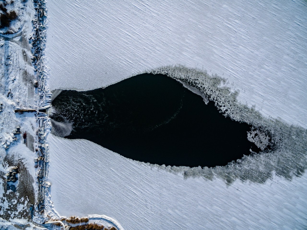 Неймовірну красу замерзлого Хаджибейського лиману показали з висоти птахів (ФОТО) - фото 1