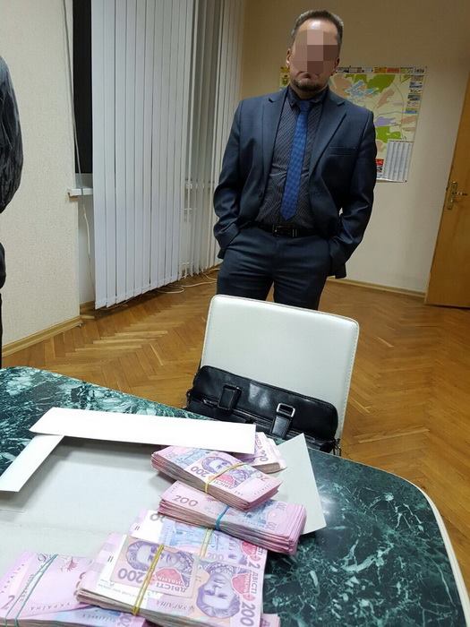 У Слов'янську затримали заступника мера на багатотисячному хабарі (ФОТО) - фото 1