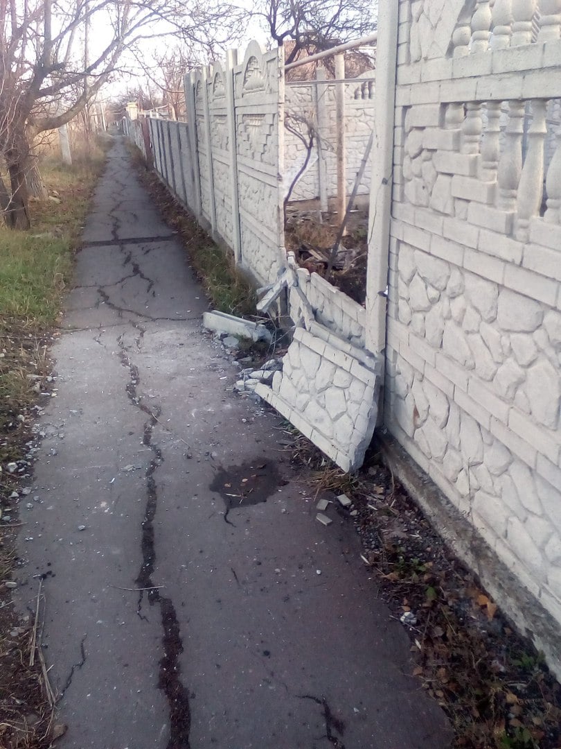 Як виглядають житлові квартали Красногорівки після обстрілу бойовиків (ФОТО) - фото 5