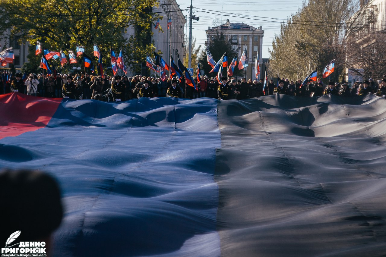 Як на окупованій Донеччині виганяють дітей "святкувати" день прапора "ДНР" (ФОТО) - фото 4