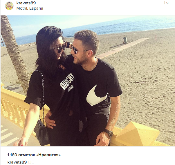 Як гравець збірної України обіймав дружину на пляжі в Іспанії - фото 1