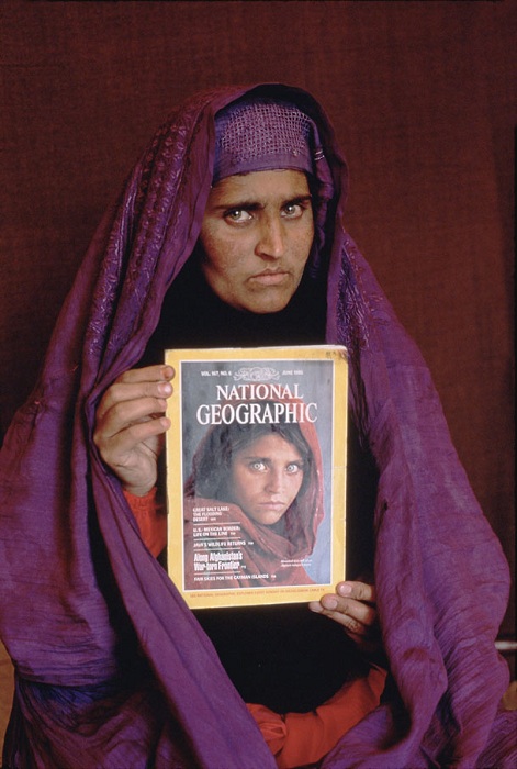 "Афганську дівчину" з обкладинки National Geographic депортували з Пакистану - фото 1