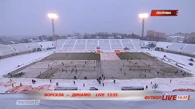 Як виглядає засніжений стадіон за 20 хвилин до матчу "Ворскла" - "Динамо" - фото 1