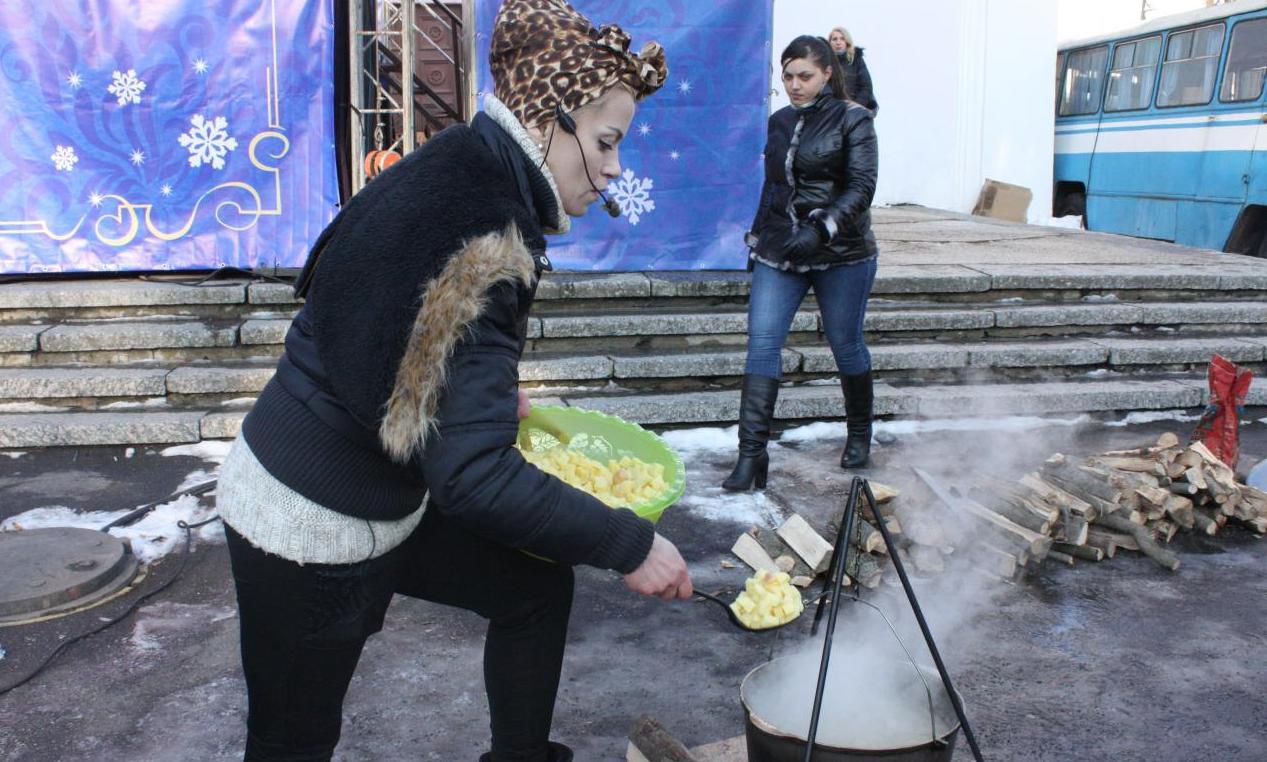 На першому "фудфесті" вінничани вчилися варити борщ з чорносливом - фото 4