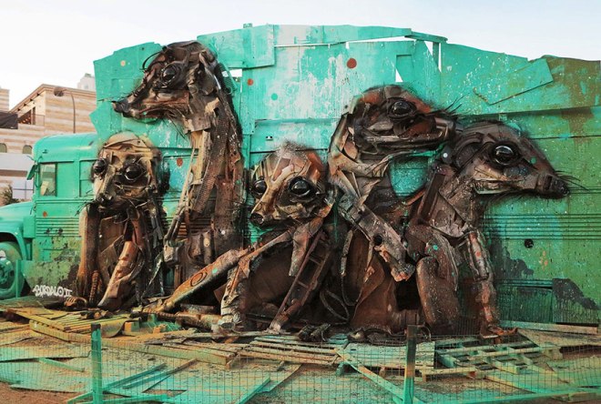 Приголомшливі скульптури тварин, зроблені з речей, які їх вбивають - фото 3