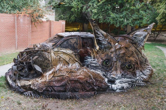 Приголомшливі скульптури тварин, зроблені з речей, які їх вбивають - фото 9