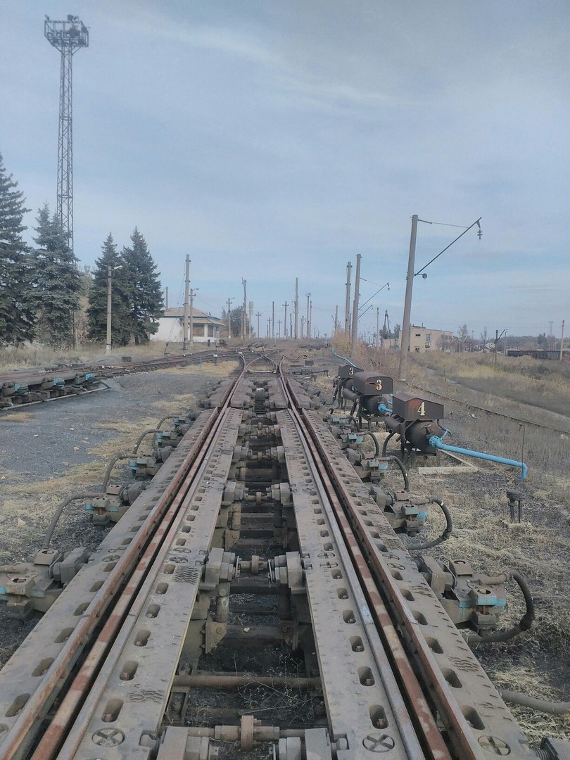 Дебальцеве: Як "рускій мір" спотворив великий залізничний вузол Донеччини (ФОТО) - фото 1