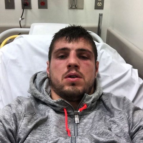 Український боксер після нокауту опинився на лікарняному ліжку - фото 1