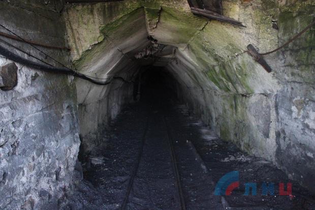 У "ЛНР" в копанці завалило шахтарів: троє загиблих (ФОТО) - фото 1