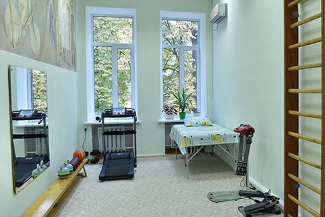 ФФУ у військовому госпіталі відкрило кімнату спортивної реабілітації бійців АТО - фото 1