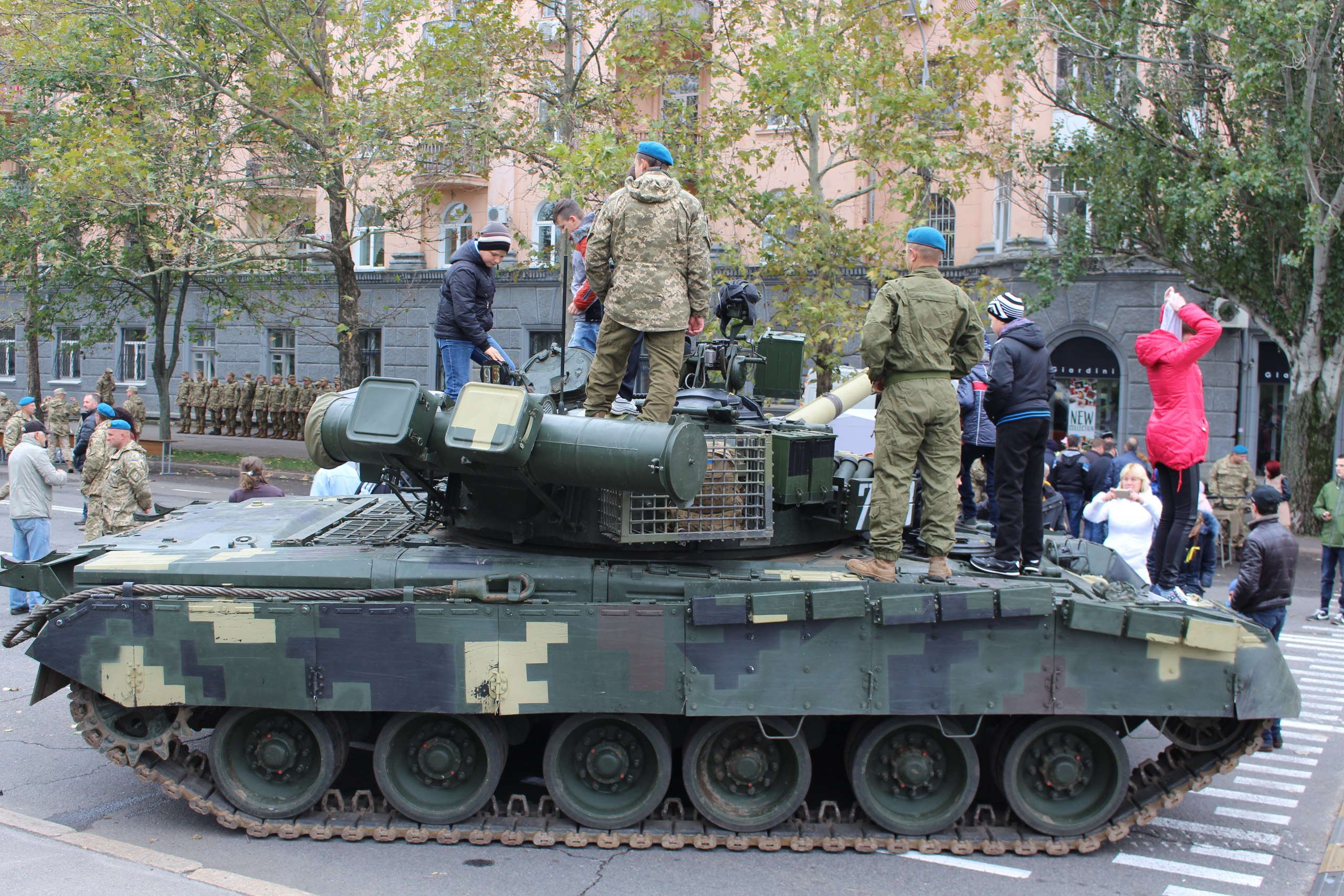 Миколаївці відсвяткували Покрову виставкою військової та рятувальної техінки