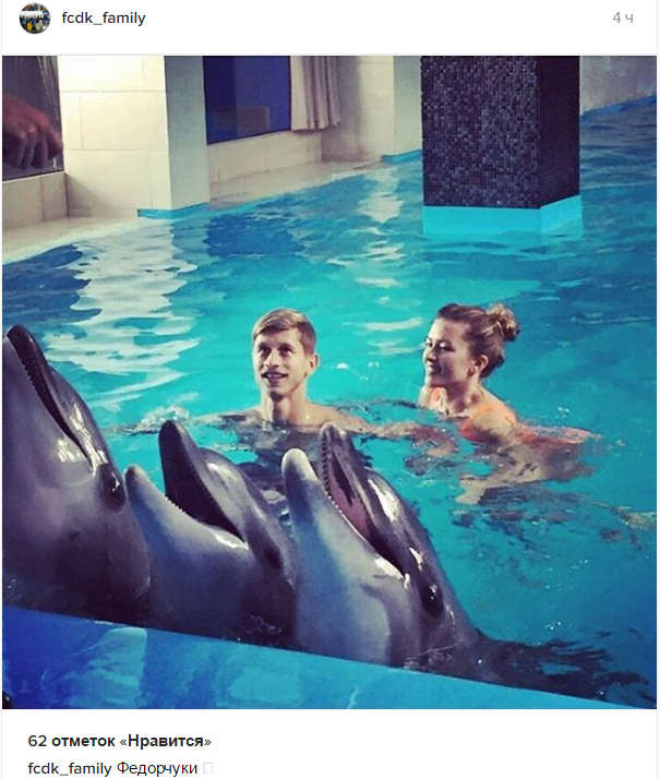 Як зірка "Динамо" плаває з дружиною-красунею і дельфінами - фото 1