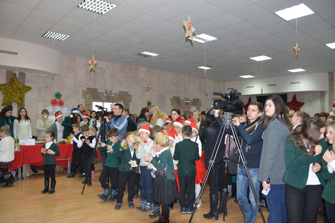 Миколаївські гімназисти влаштували благодійний ярмарок, щоб привітати онкохворих діток 