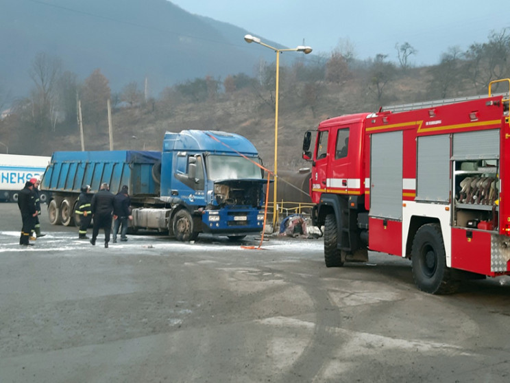 На Свалявщині загорілася вантажівка…