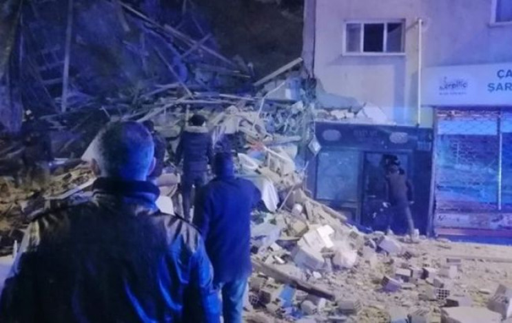 В результате землетрясения в Турции поги…