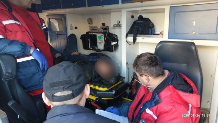 У Львові рятувальники витягнули пішохода…
