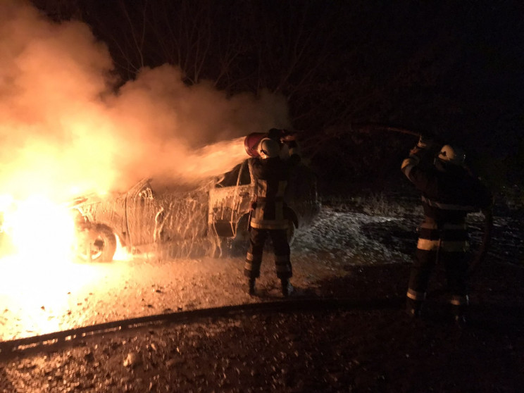 Біля Буська повністю згорів автомобіль…