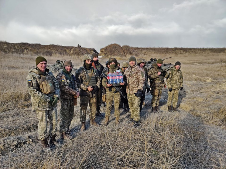 На передовій ООС бійцям бригади з Дніпро…