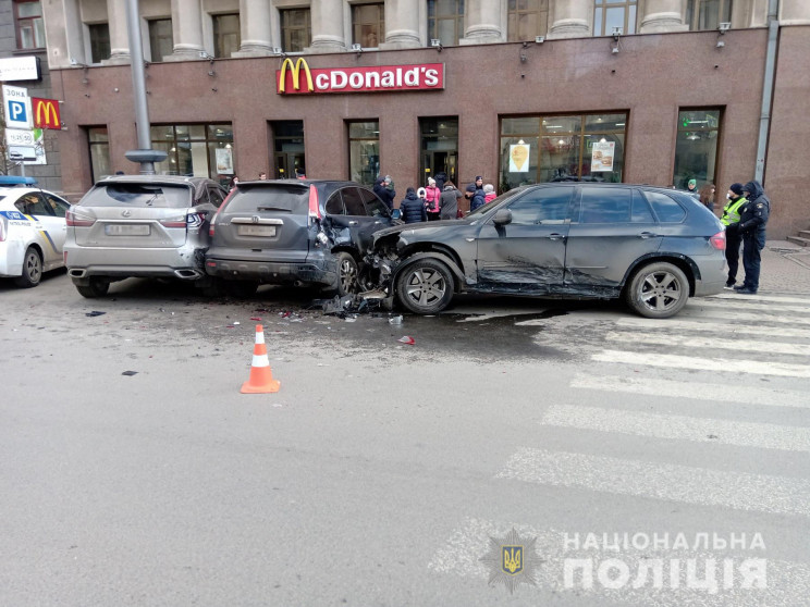 У центрі Харкова водій протаранив кілька…