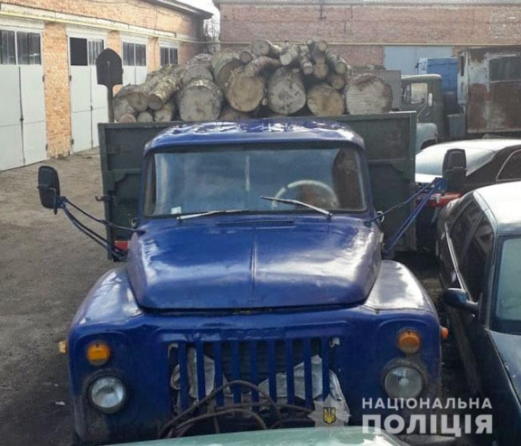 Поліція Полтавщини зупинила чотири автів…