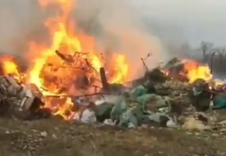 В прибережній зоні Анапи палять сміття…