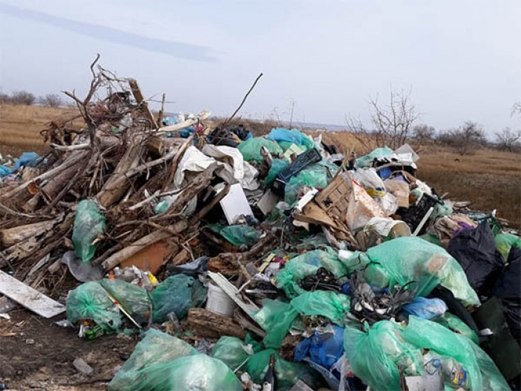 В Анапі незаконне звалище відходів забру…