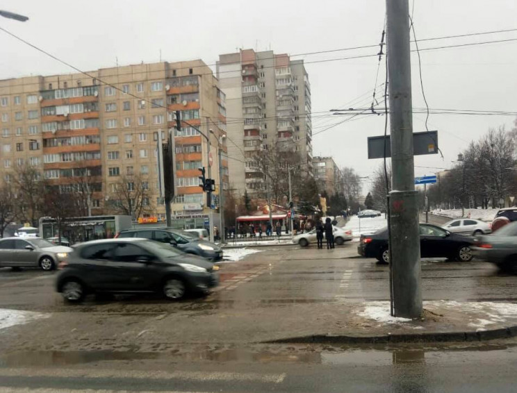 У Львові не працюють світлофори (ФОТО)…