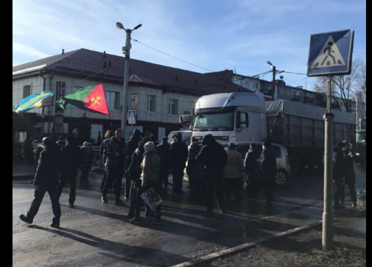 В Мирнограде шахтеры заблокировали центр…