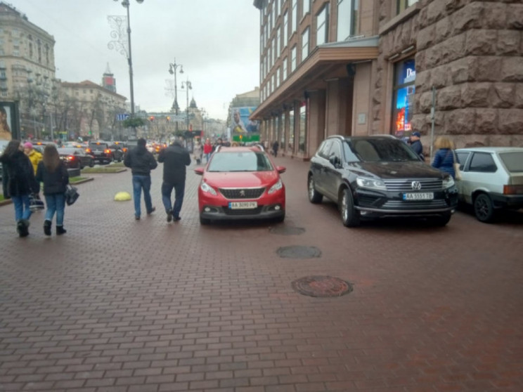 У Києві водіям-"лосям" спростять видачу…