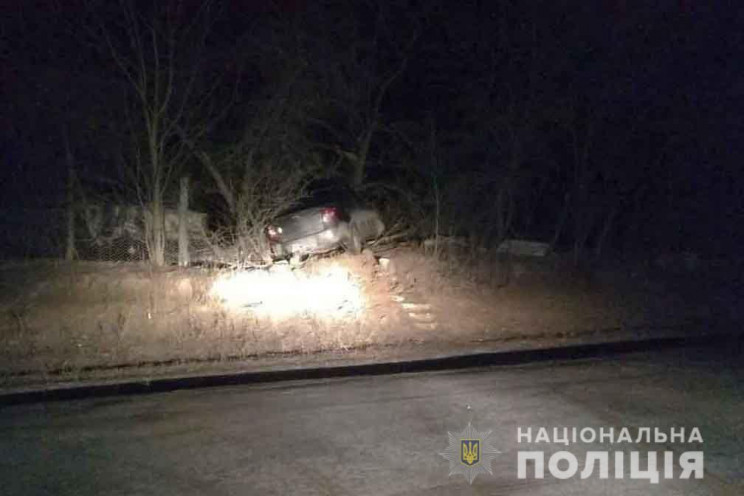 У Барському районі Lada розбилась об дер…