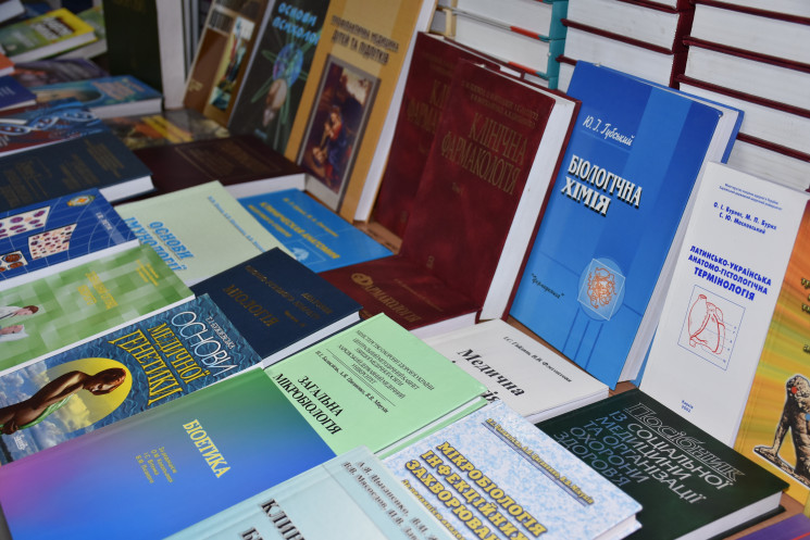 У Кропивницькому бібліотека медвишу отри…