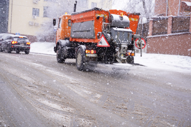 З вулиць Вінниці прибирають сніг…