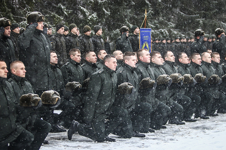 В Харькове ряды гвардии пополнили 135 оф…
