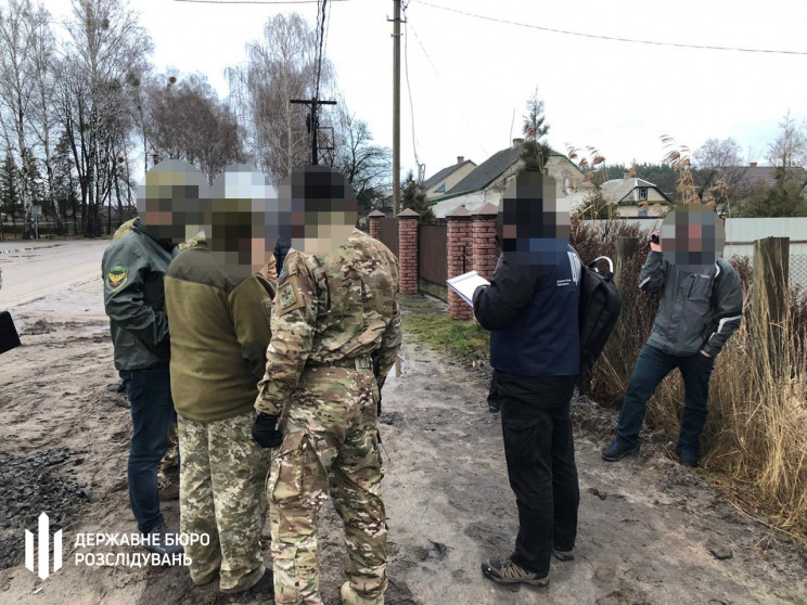 ДБР у Львові затримало прикордонника під…