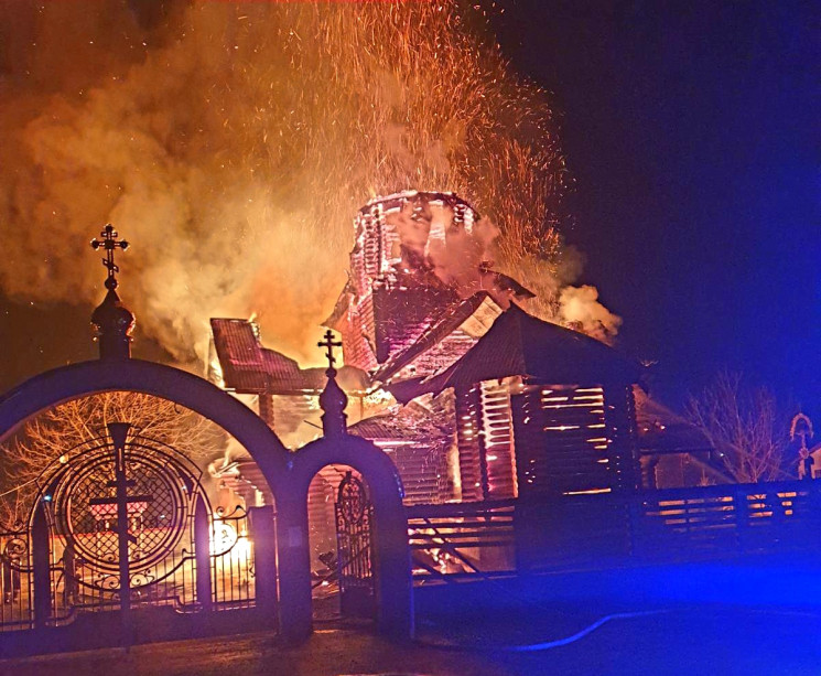 На Закарпатье сгорела деревянная церковь…