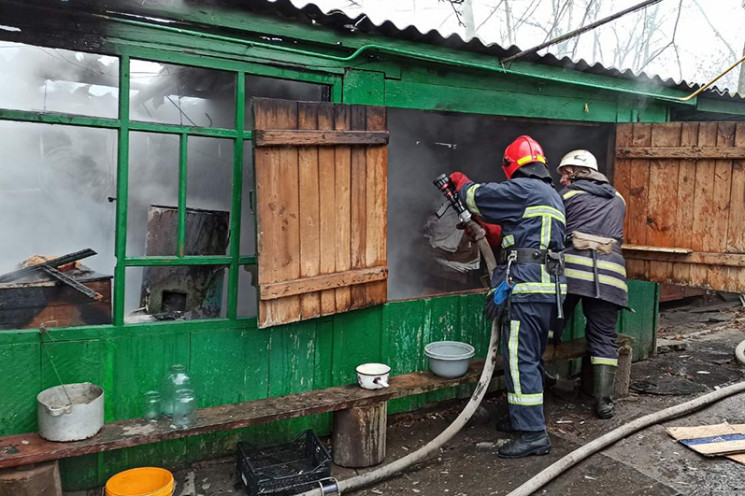 Тричі за добу рятувальники гасили пожежі…