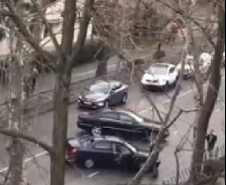 У Сочі під колесами іномарки загинув чол…