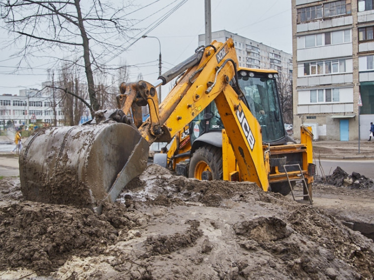 Коммунальщики Кернеса ограничили водосна…