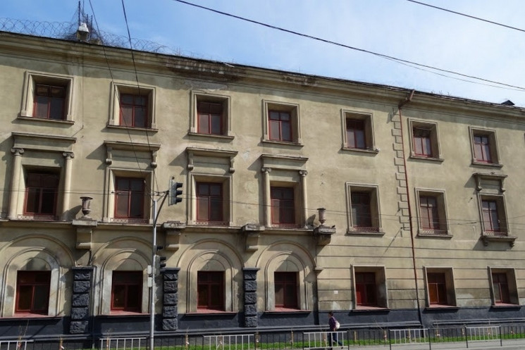 У Львові чоловік намагався спалити СІЗО…