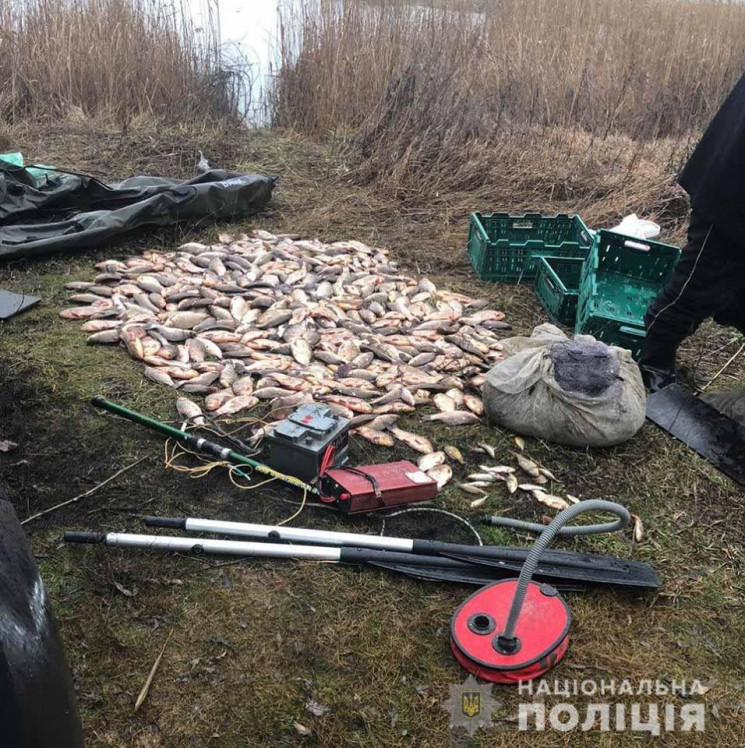 В Днепре задержали рыбака с огромным уло…