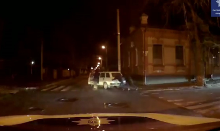 У Кропивницькому патрульні допомогли вод…