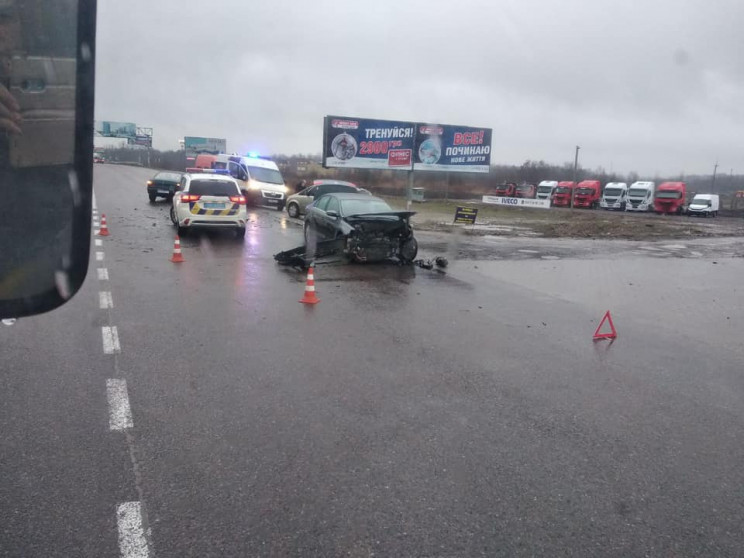 У Львові на об’їзній розбили автомобіль…