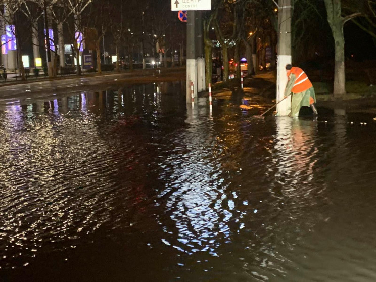 Сильный ливень привел к подтоплению неск…